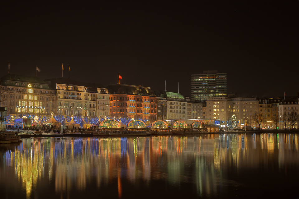 Binnenalster mit Blick auf den Jungfernstieg