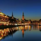 Binnenalster seitlich mit Rathaus-Blick