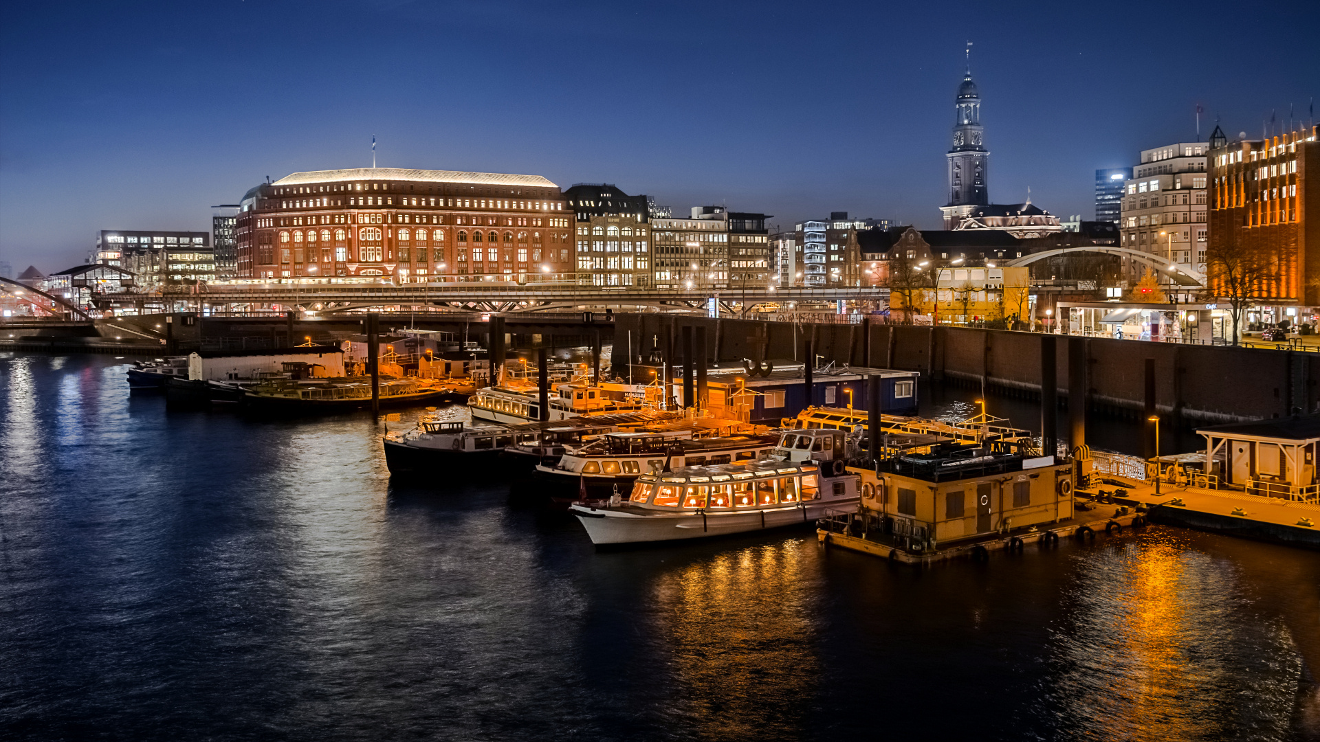 Binnenhafen am Abend