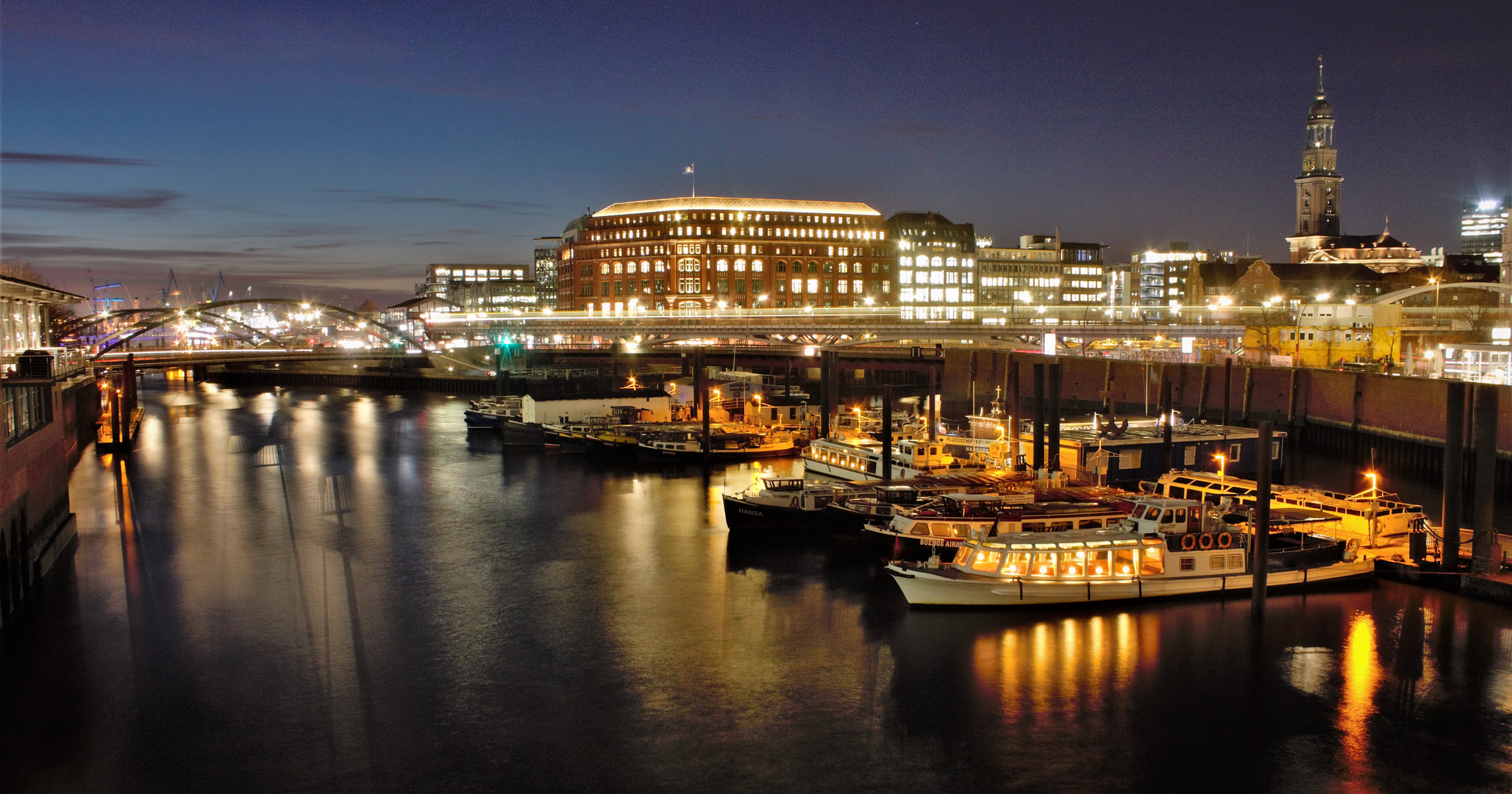 Binnenhafen bei nacht