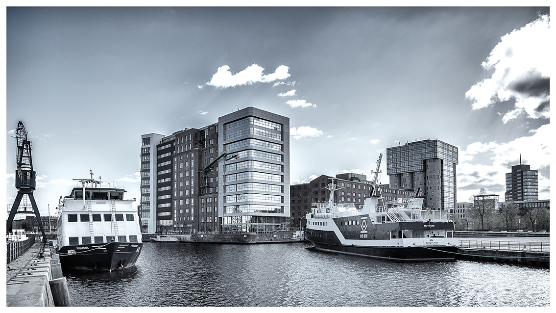 Binnenhafen Harburg mit Blick zum Veritaskai