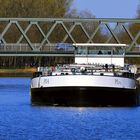 Binnenschiff im Dortmunder Emskanal 