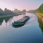 Binnenschiff Morgens am Mittellandkanal Hahlen