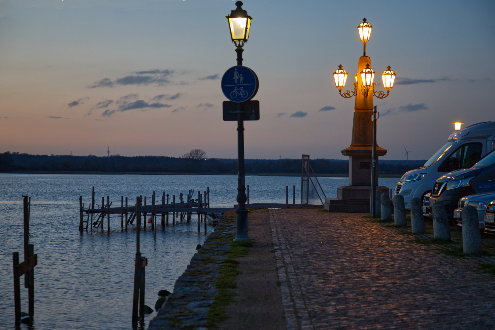 Binnenwasser in Neustadt / Holstein zur blauen Stunde