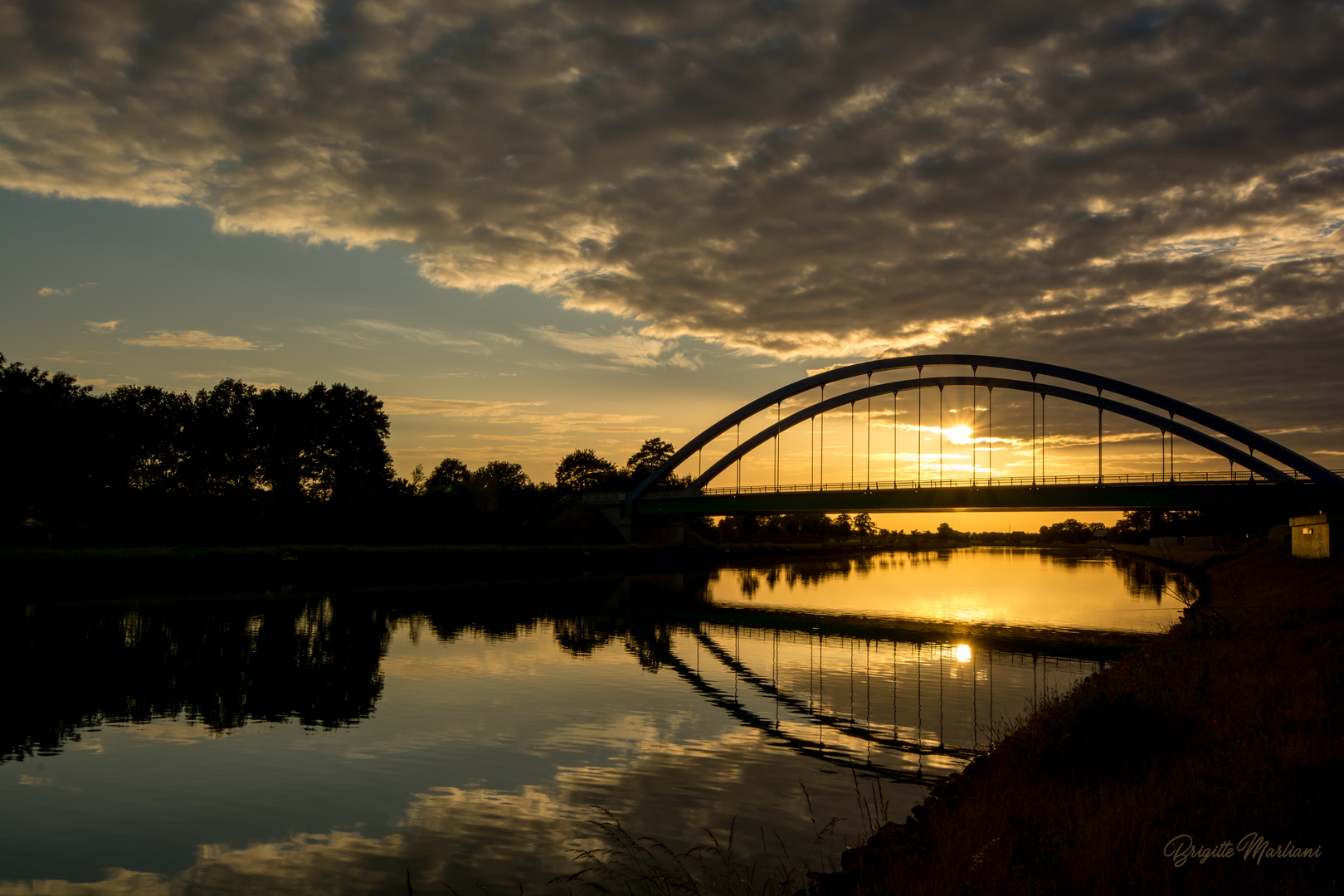 Birgter Brücke im Abendlicht