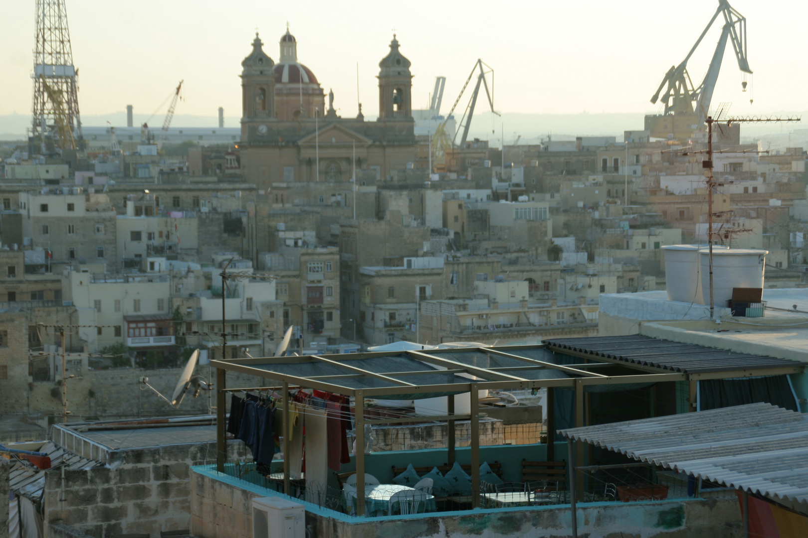 Birgu. Yellow light on the rooftops