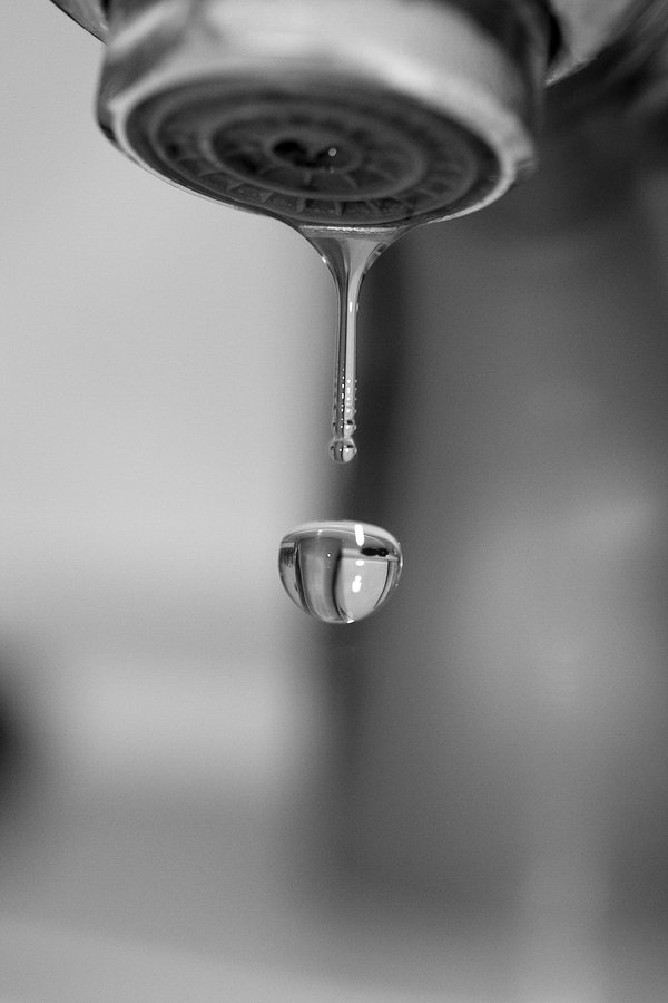 Birth of a water drop