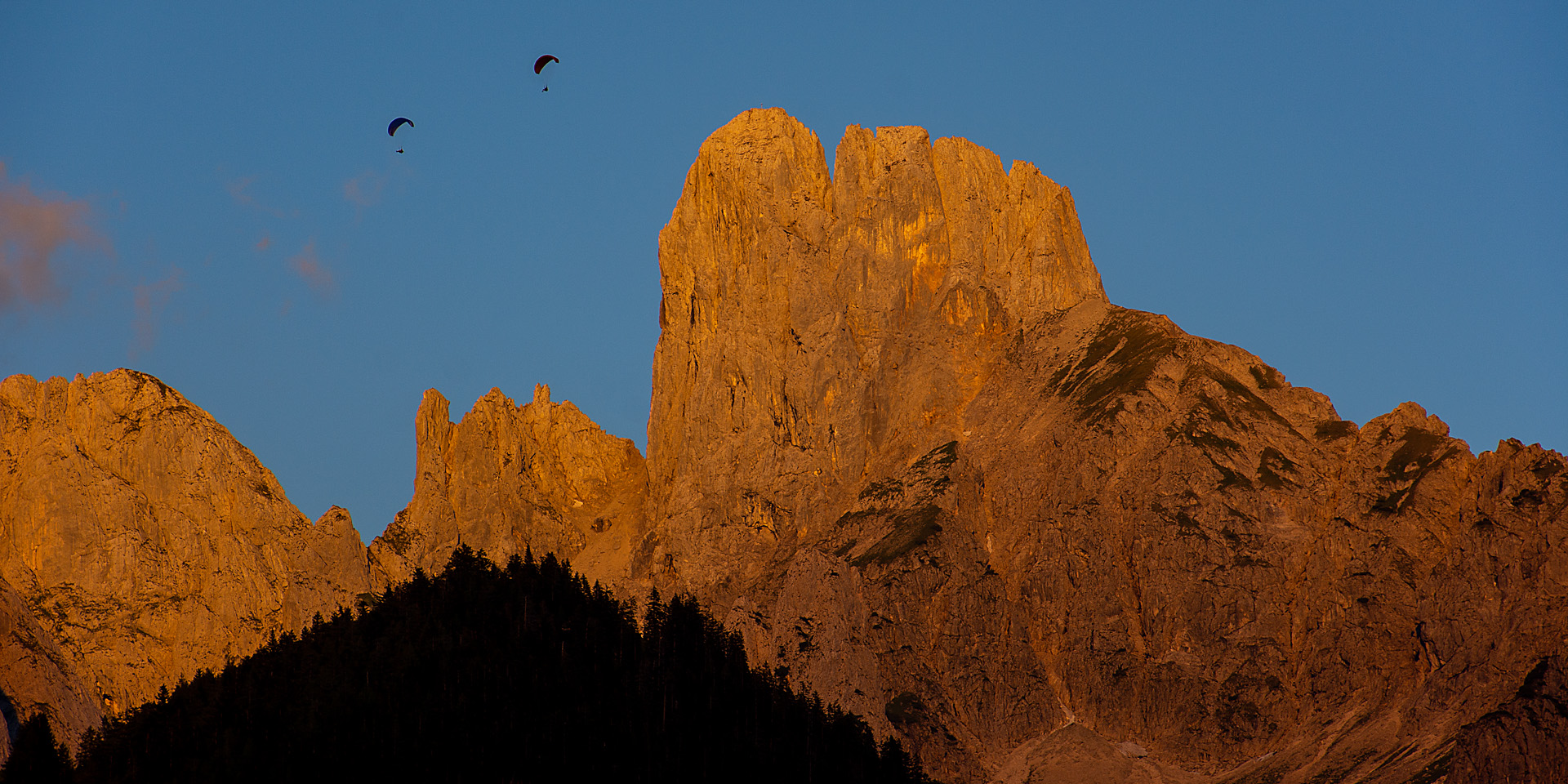 bischofsmütze bei sonnenuntergang