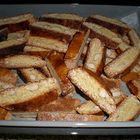 Biscotti con mandorle ( cantucci di prato) appena sfornati