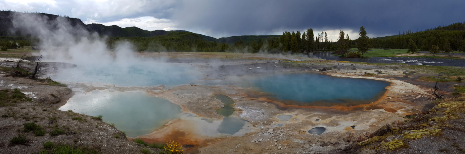 Biscuit Basin - Sapphire Pool