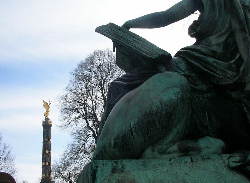 Bismarckdenkmal mit Siegessäule