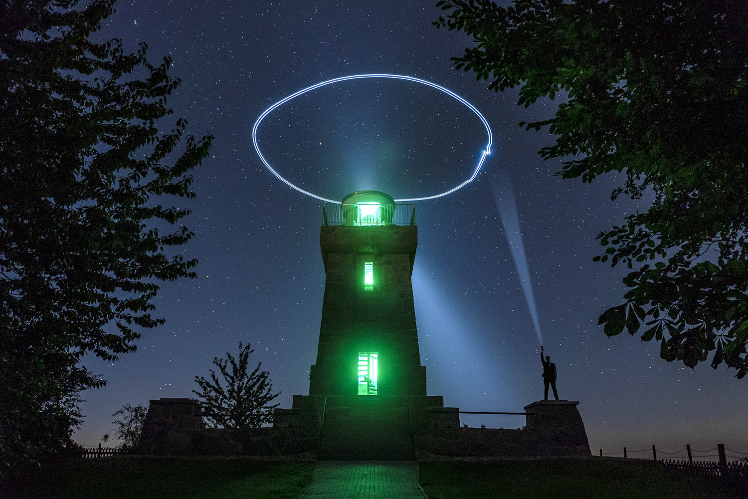 Bismarcksäule mit Heiligenschein