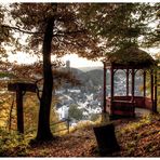 Bismarcktempel im herbstlichen Wald 2011