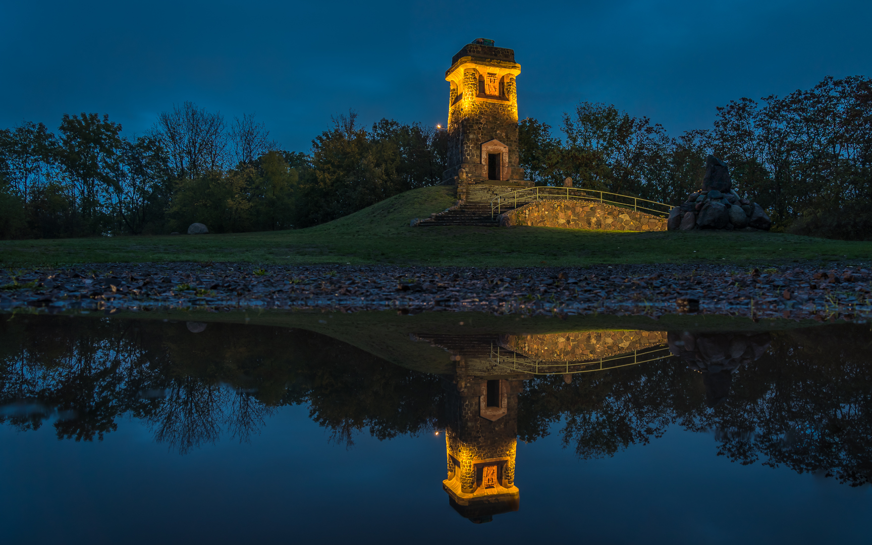 Bismarckturm am See