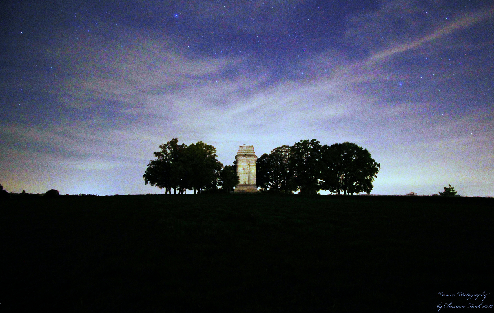 Bismarckturm bei Nacht