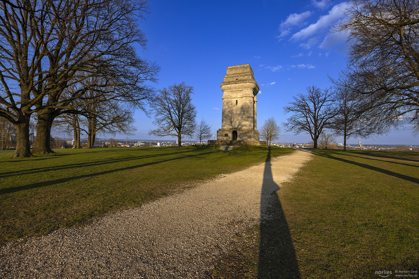 Bismarckturm im Licht