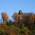 Bismarckturm in Mülheim in herbstlicher Umgebung