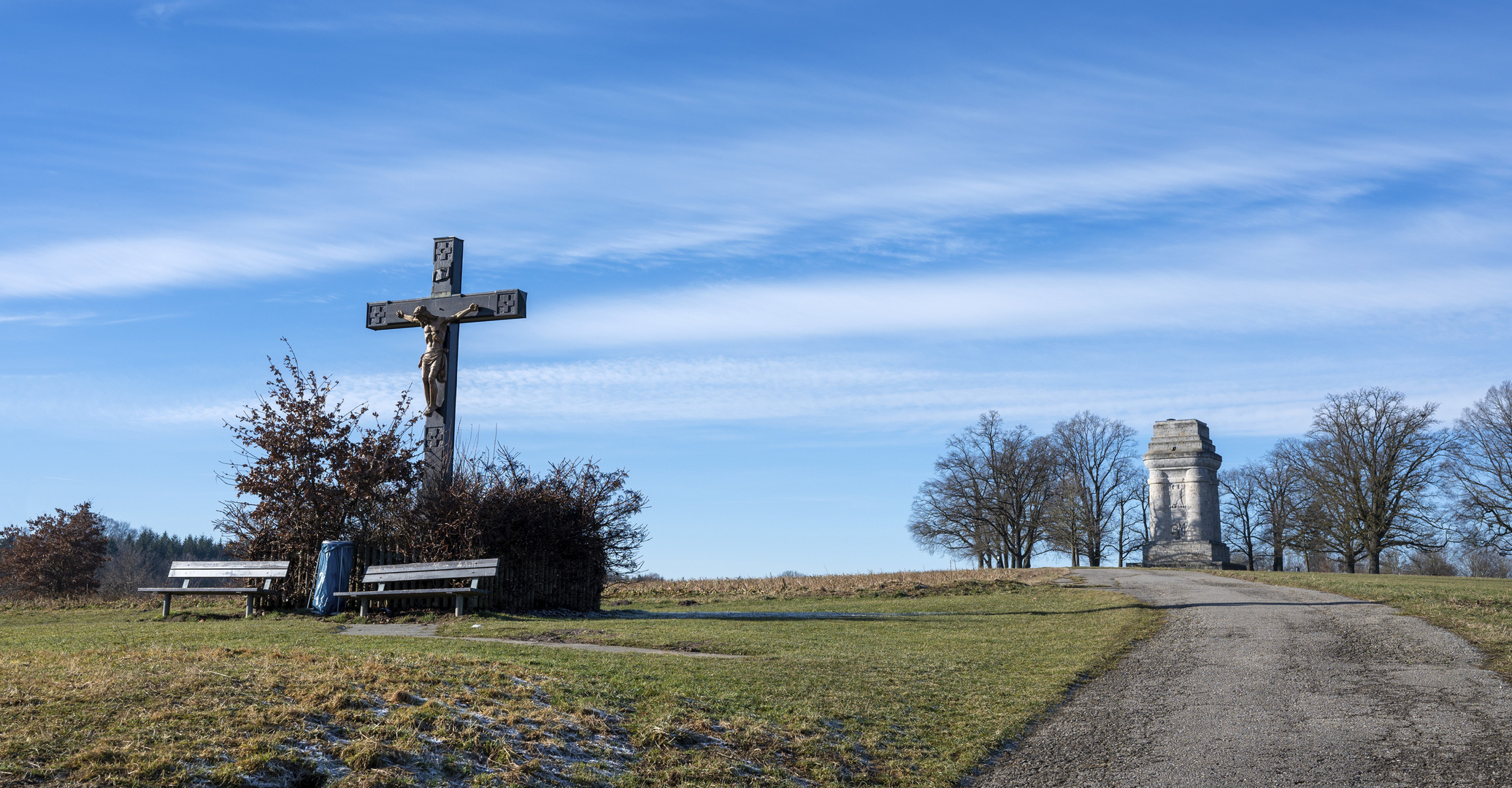 Bismarckturm und Kreuz bei Stadtbergen