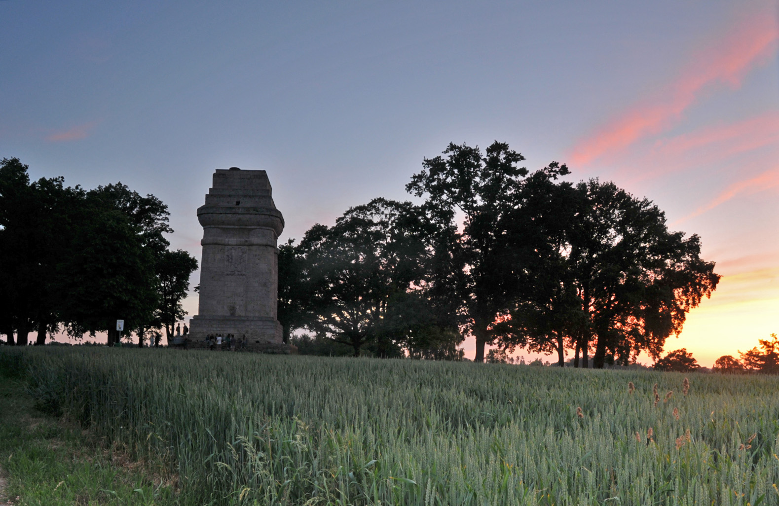 Bismarkturm im Sonnenunterganmg