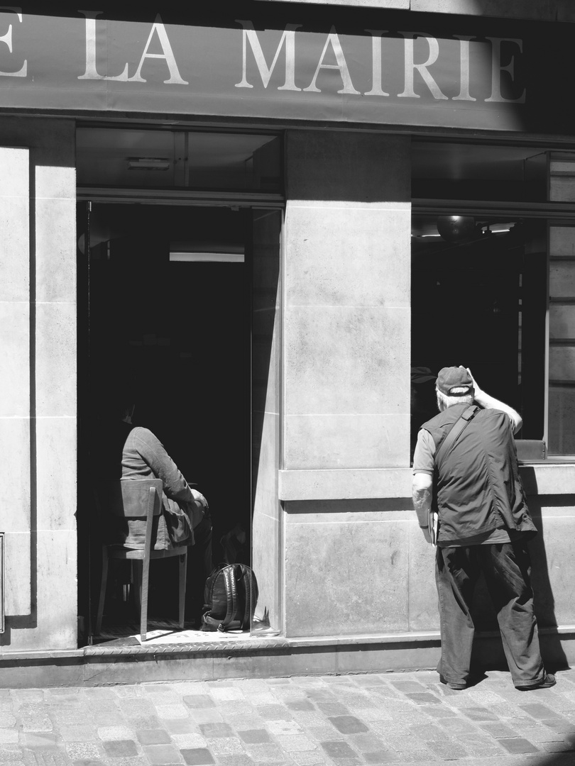 Bistro à Paris... tiens ? t'es là ?