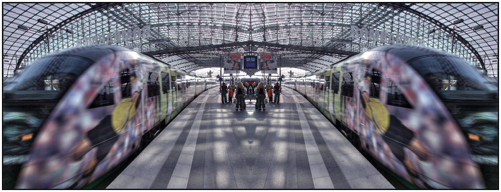 bitte auch am Antimateriezug vom Bahnsteig zurücktreten!