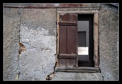 Bitte die Post durch den Fensterschlitz werfen!