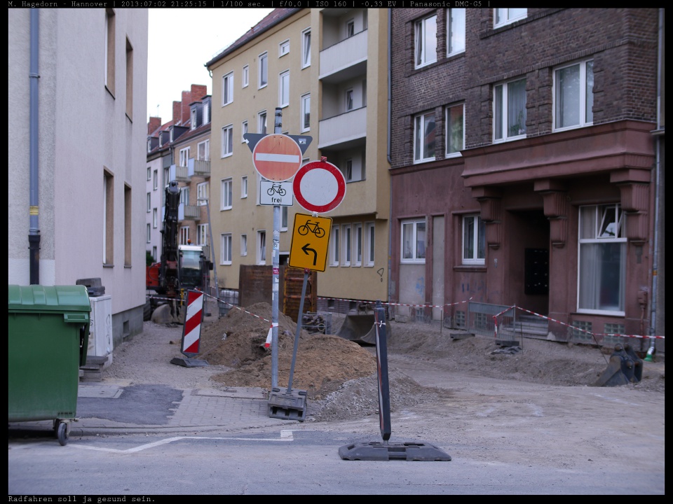 Bitte immer den Schildern folgen.