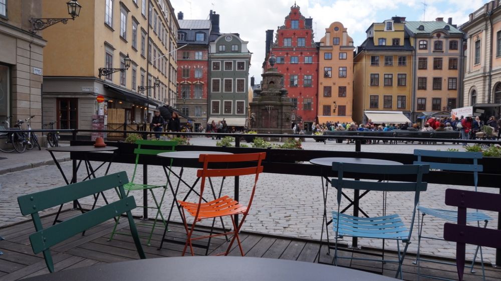 Bitte nehmen sie Platz, um das Treiben auf Stockholm´s einstigen Marktplatz zu beobachten ....