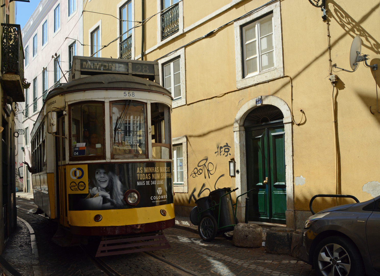 Bitte nicht aus dem Fenster lehnen&hellip; Foto &amp; Bild world