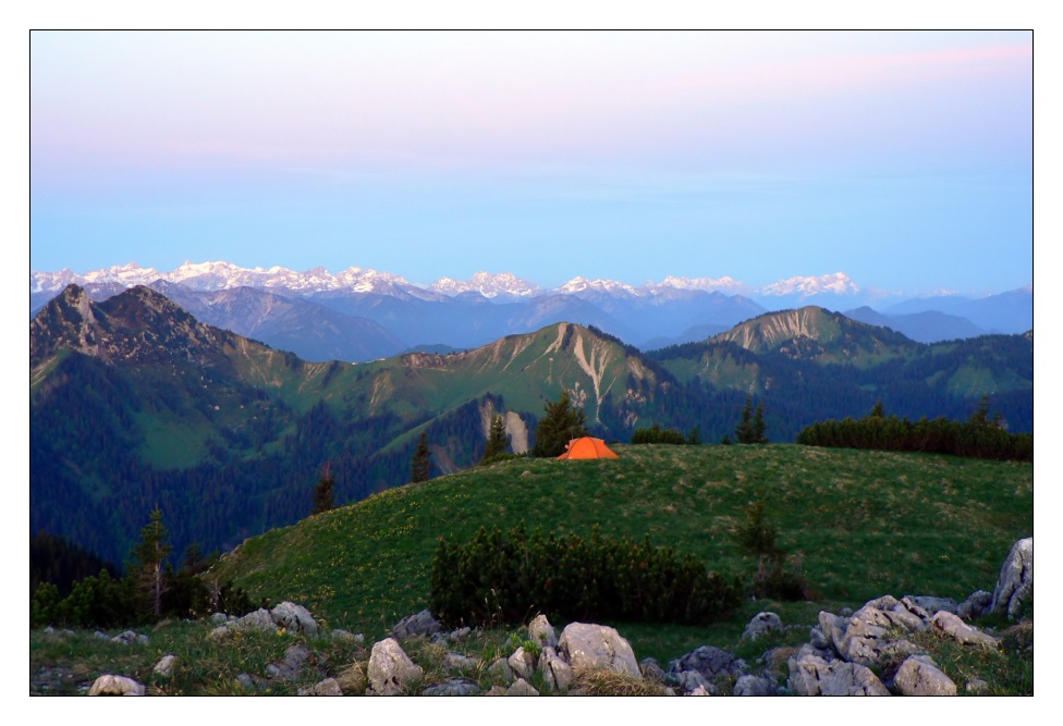 Biwak mit Panoramablick im Morgengrauen