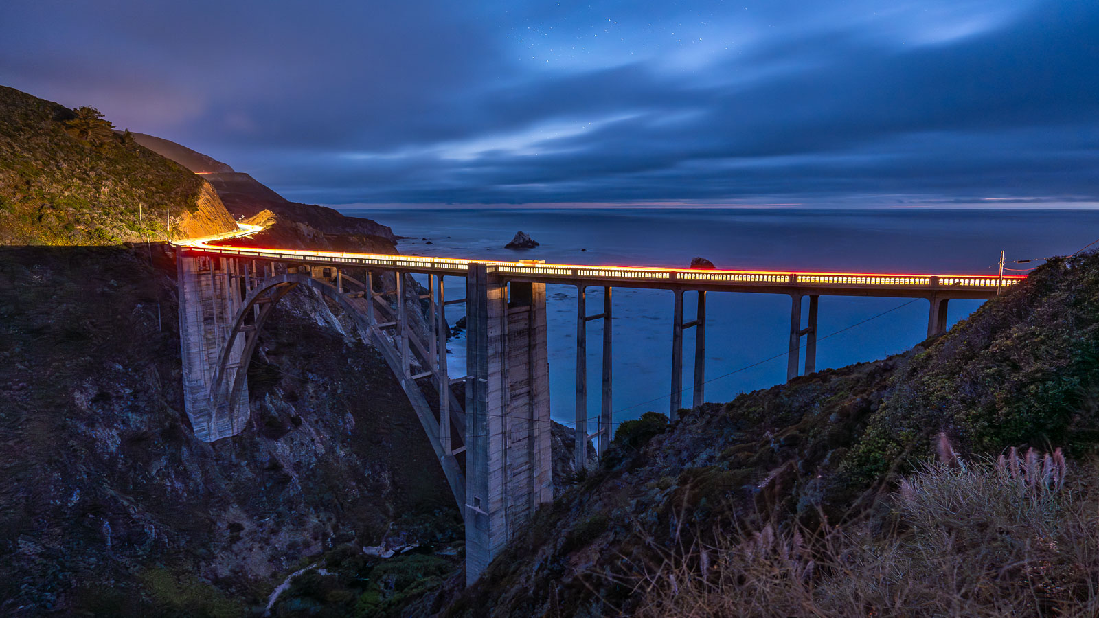 Bixby Creek Bridge zur Blauen Stunde