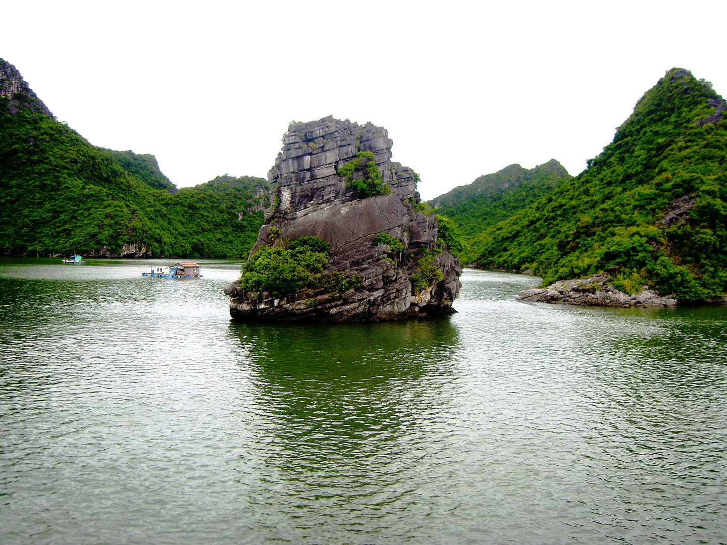 Bizarre Welt - Die Halong Bucht