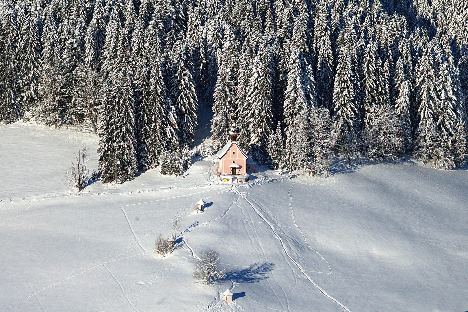 Bizarre Winterlandschaft aus der Ballonperspektive (2)