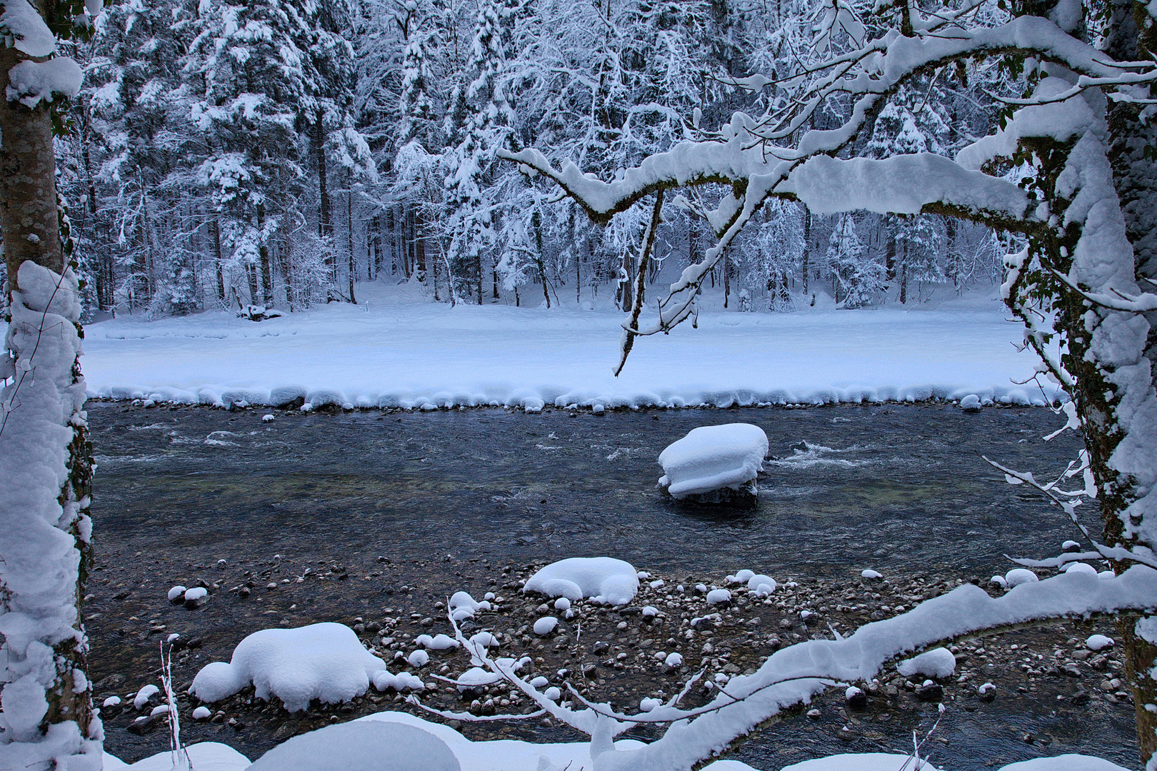 Bizarre Winterlandschaft bei Obertraun (1)