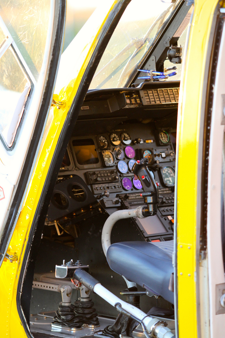 BK 117 Cockpit