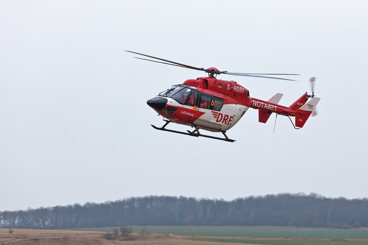 BK117 Anflug auf Oppin (b. Halle/S.)