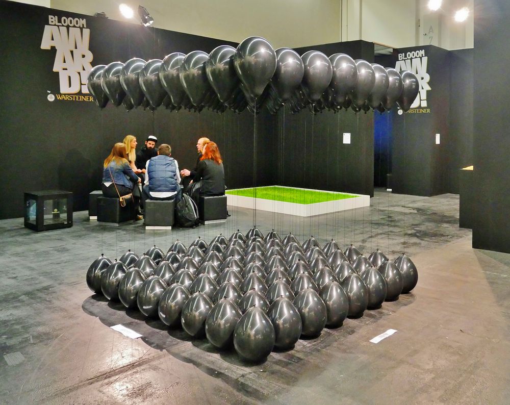 " Black Balloons "