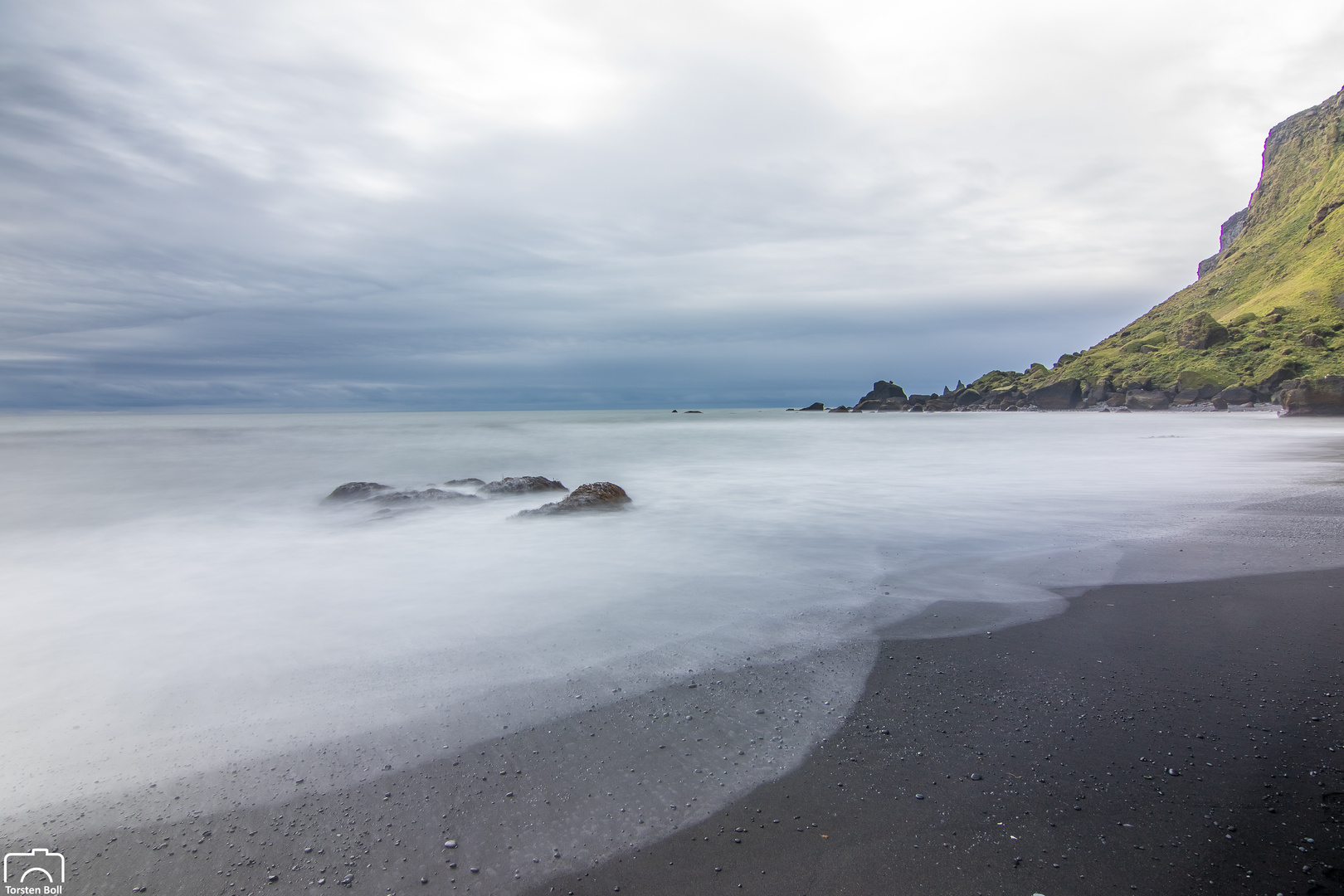 Black Beach "Reynisfjara" mit den schwarzen Felsnadeln "Reynisdrangar"