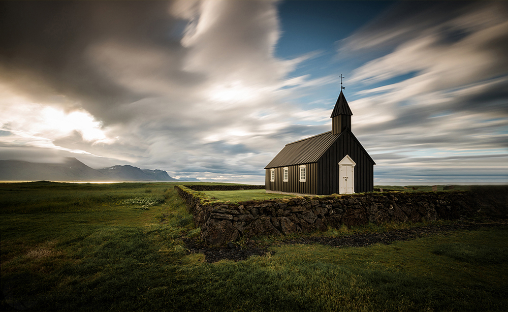 [ ... black church - Búðir ]