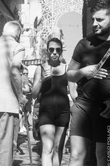 Black glasses, decisive step