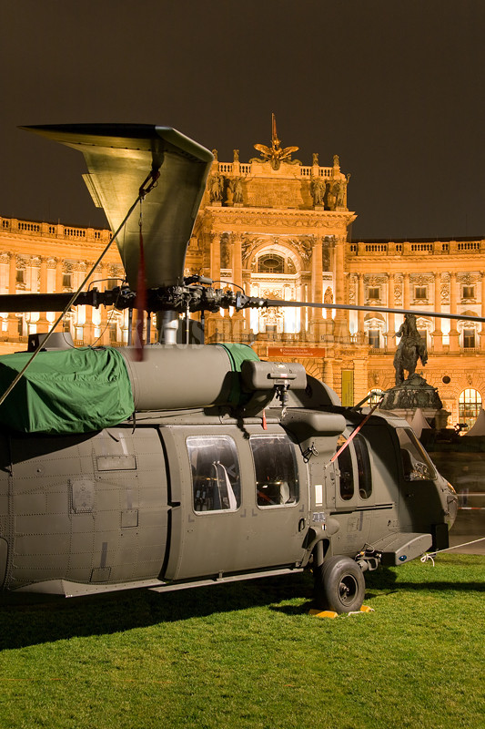 Black Hawk vor der Wiener Hofburg