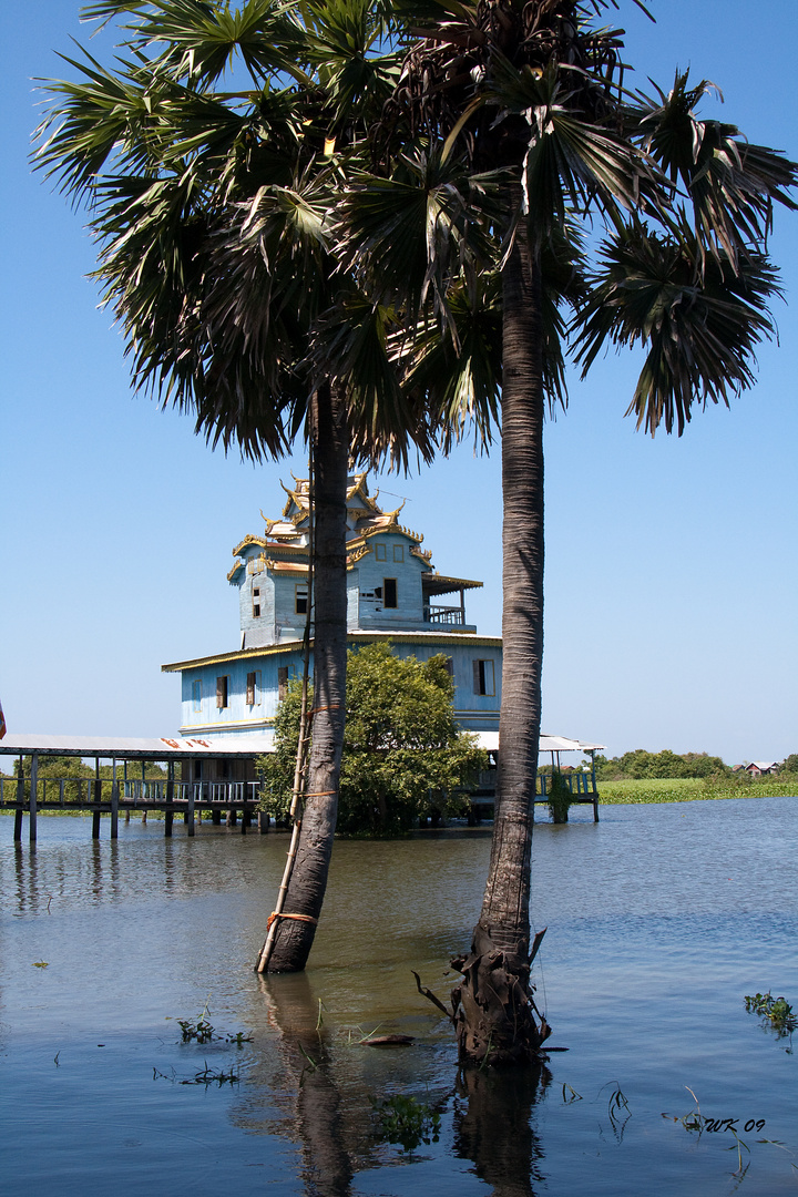 Black Pagoda auf dem Stung Sangke River