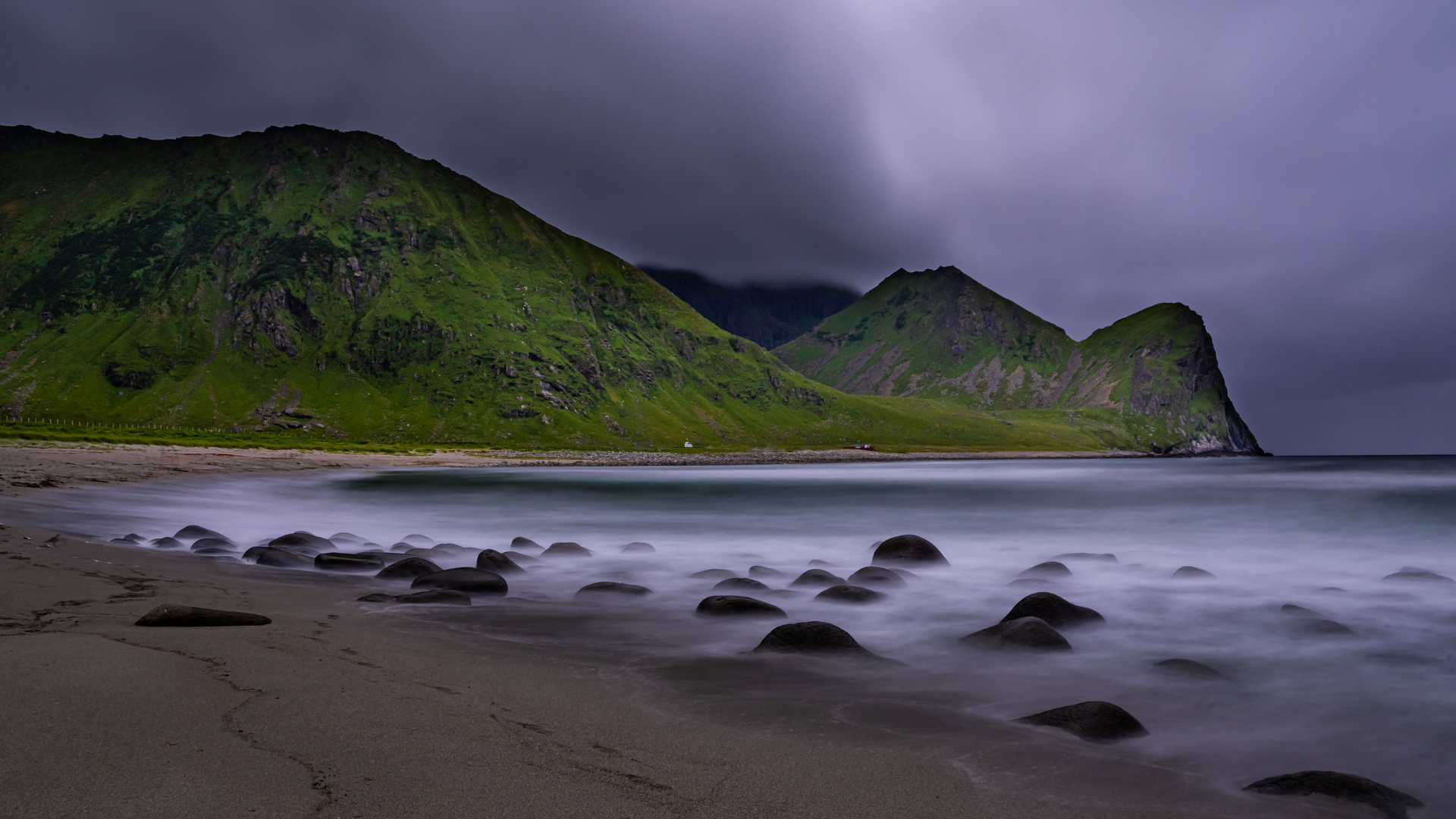 Black Stones, green Hills