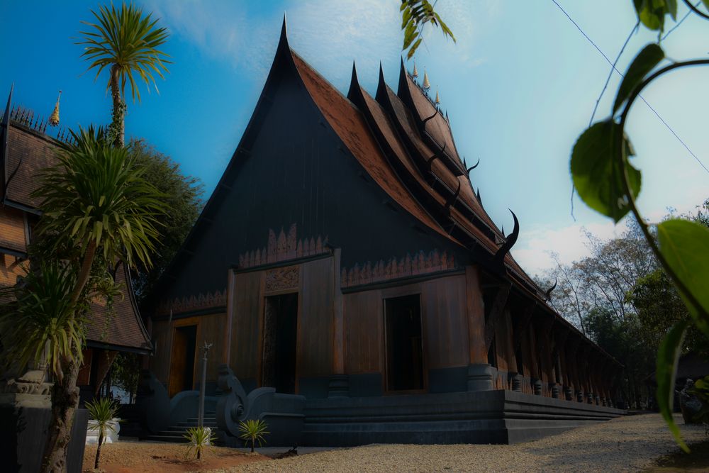 Black Temple Chiang Rai (2)