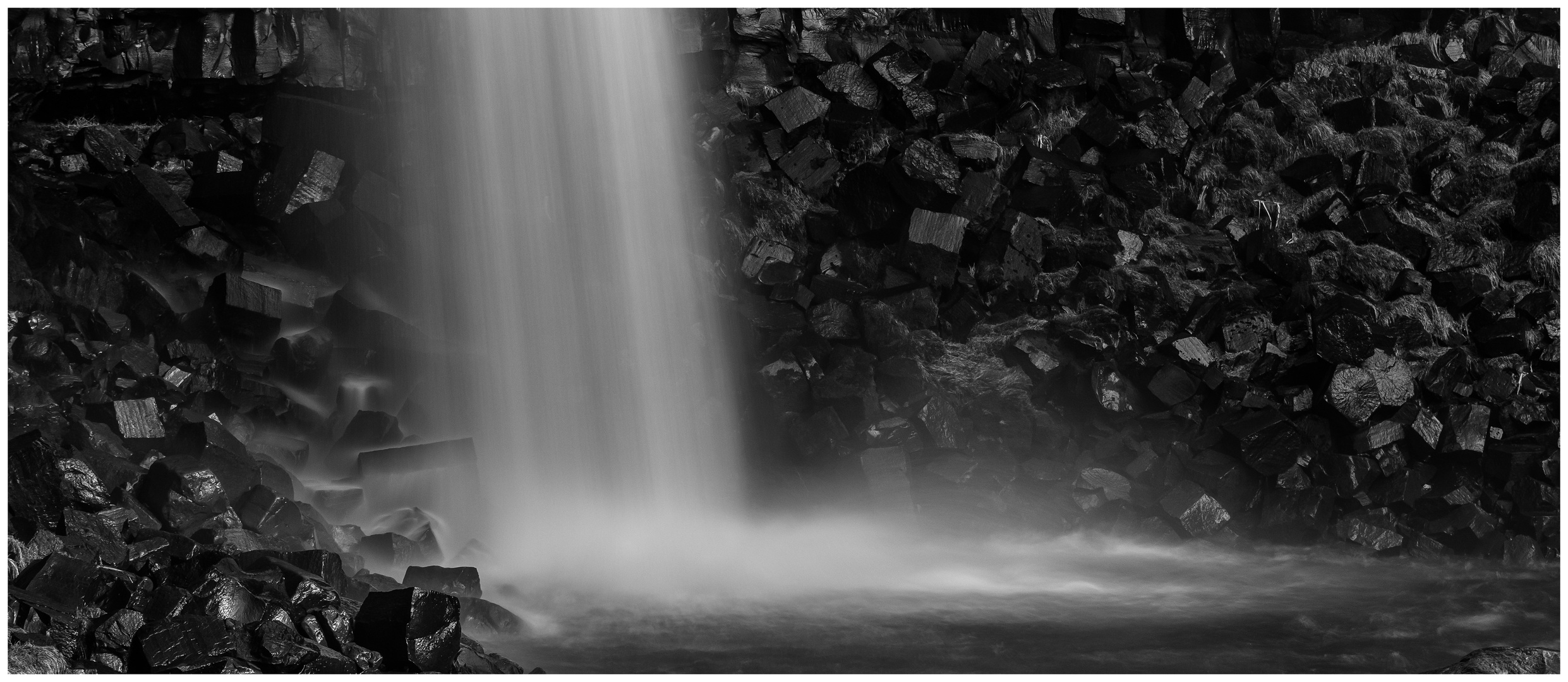 - black Waterfall -