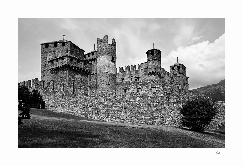 black-white-castle