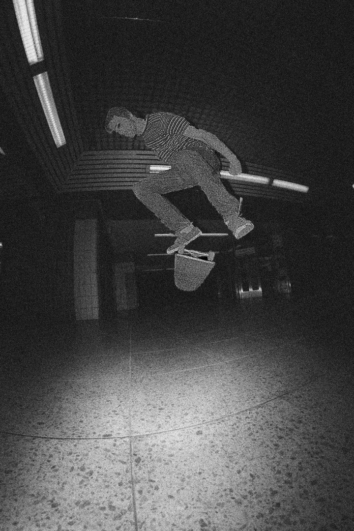 Black & White - Kick Flip