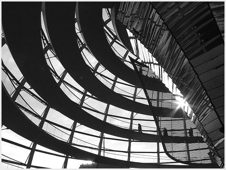 Black & White --- Reichstagskuppel