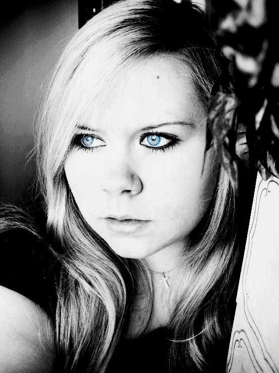 ..black & white, with blue eyes..