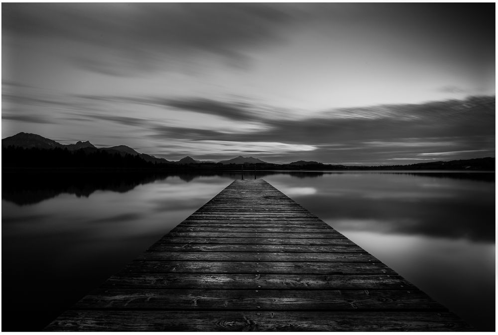 Black-White_lake